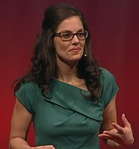Molly Crockett tijdens TEDSalon in Londen (2012).