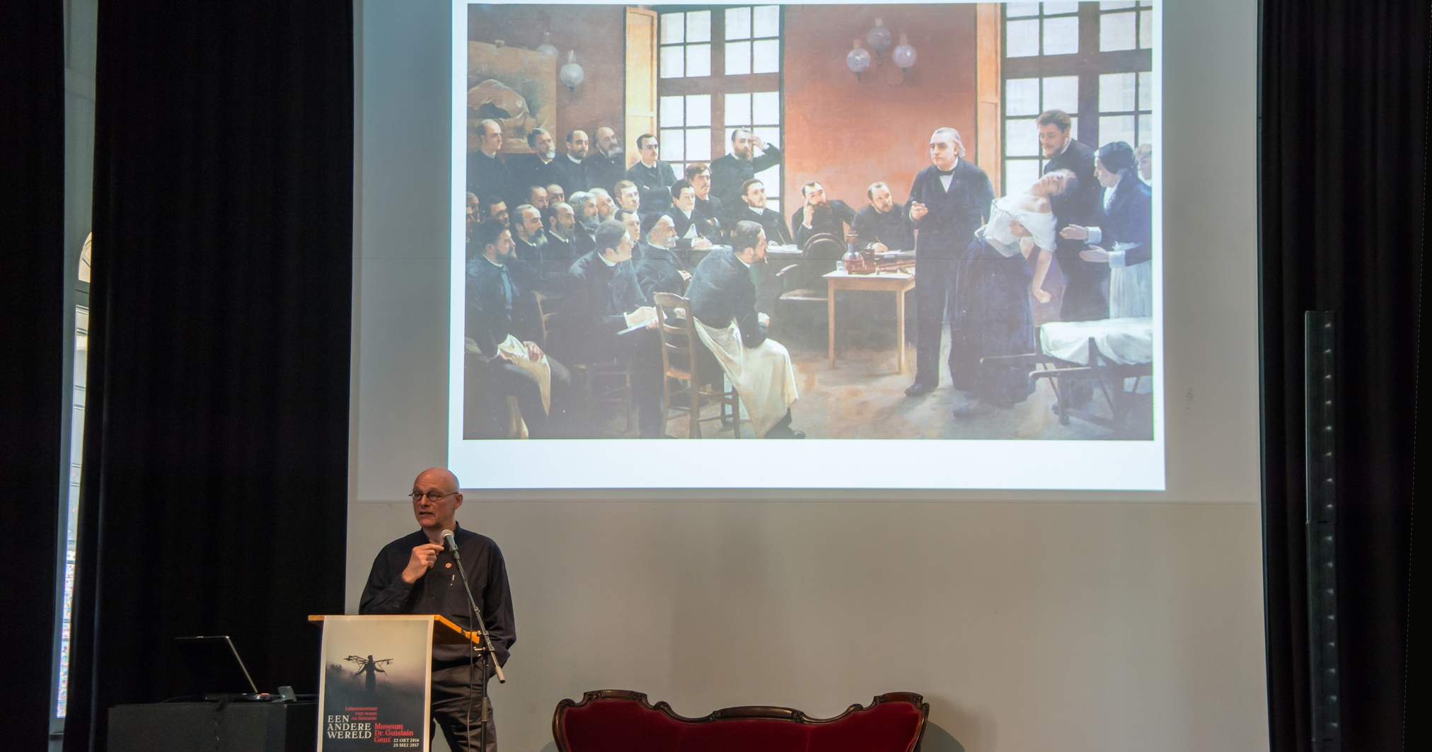 Geerdt Magiels bij Skepp in het Guislainmuseum in Gent (Foto: Jozef Van GIel)