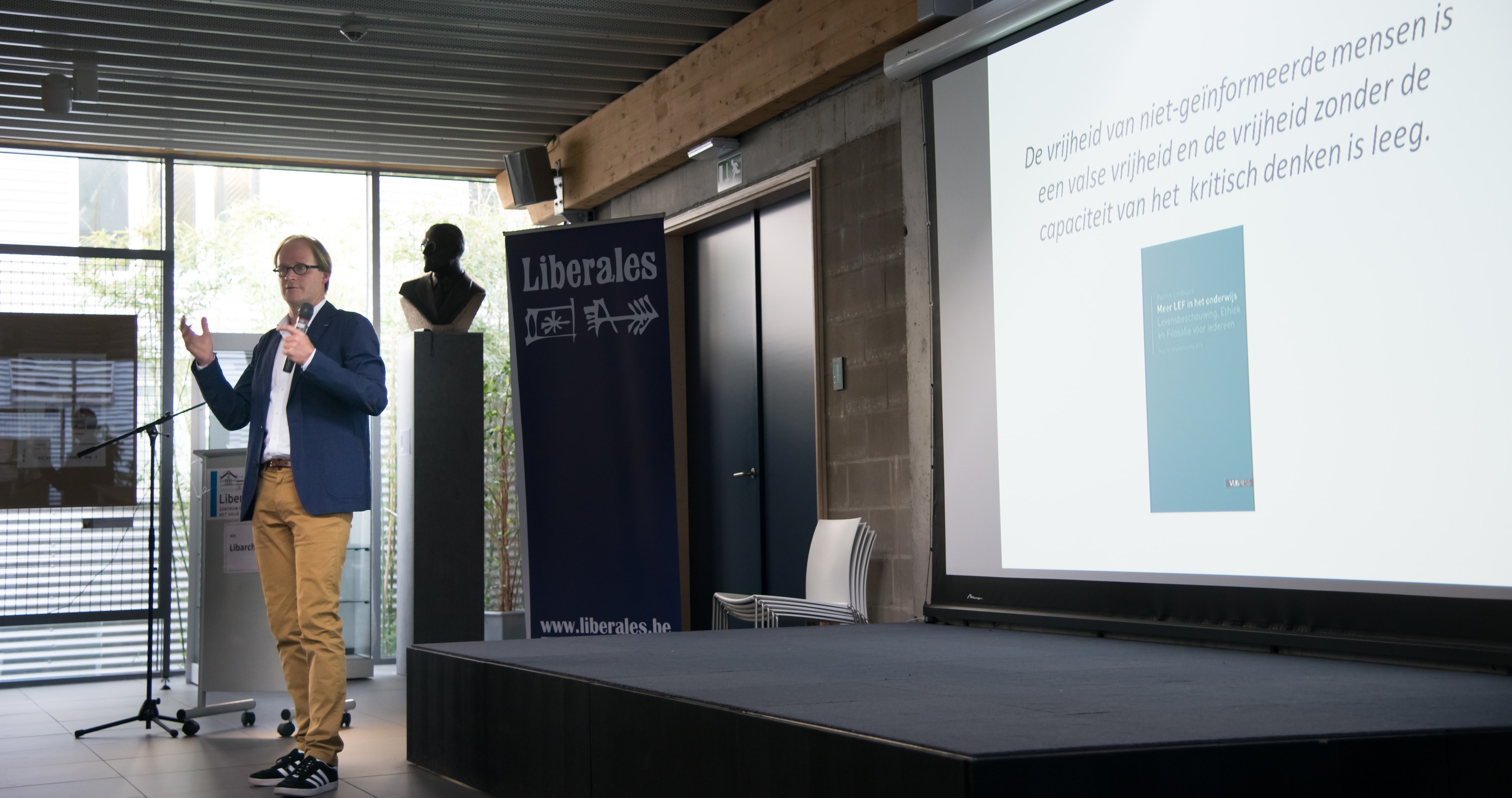 Patrick Loobuyck presenteert bij Liberales Gent zijn boek "Samenleven met gezond verstand" (Foto: Jozef Van Giel)