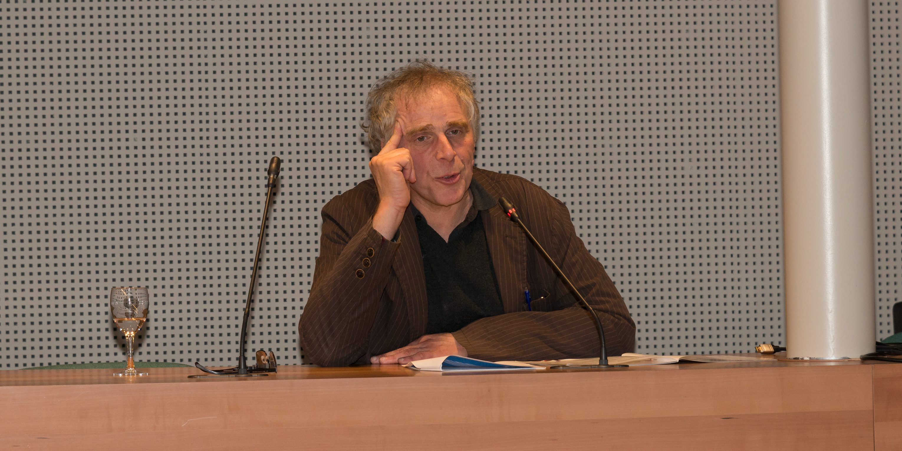 Paul Deltour in het museum van de journalistiek Brussel tijdens de Skepp jaarvergadering. (Foto: Jozef Van Giel)