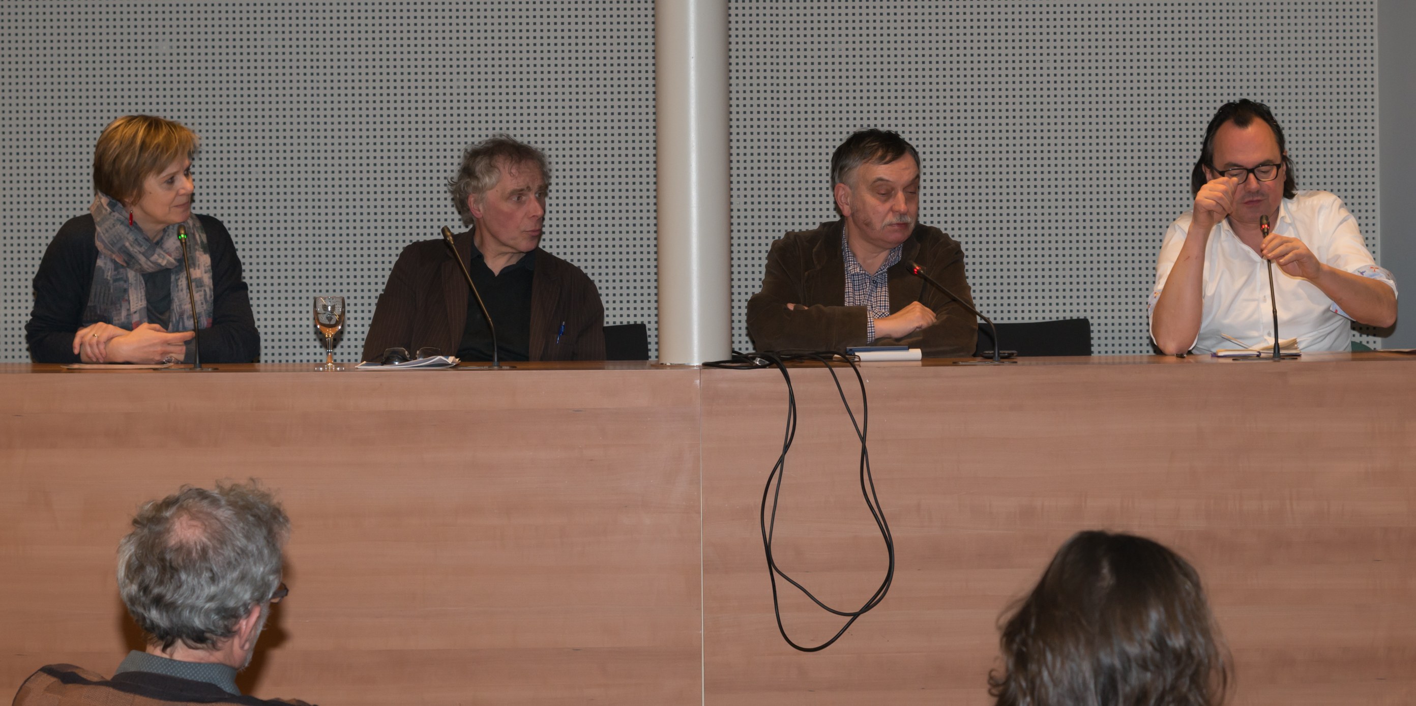 Debat over journalistiek met Marleen Finoulst, Paul deltour, Johan Braeckman, moderatie TIm Trachet bij Skepp (Foto: Jozef Van Giel)